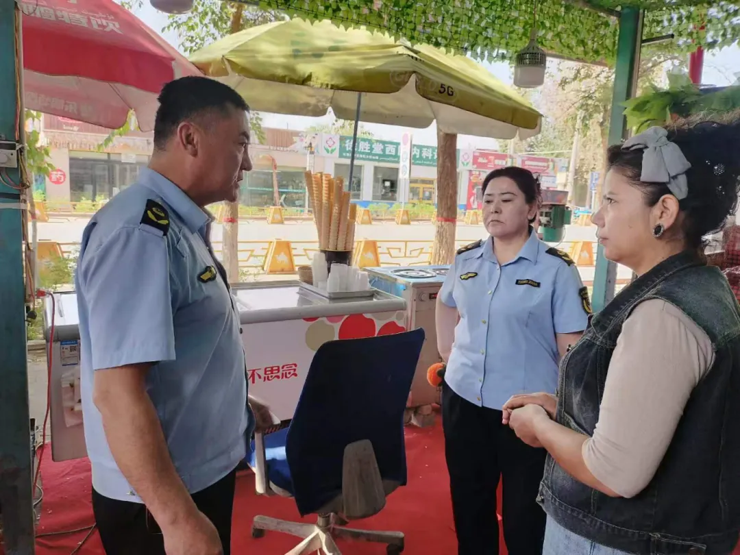火焰山镇联合高昌区市场监管局开展市场专项检查