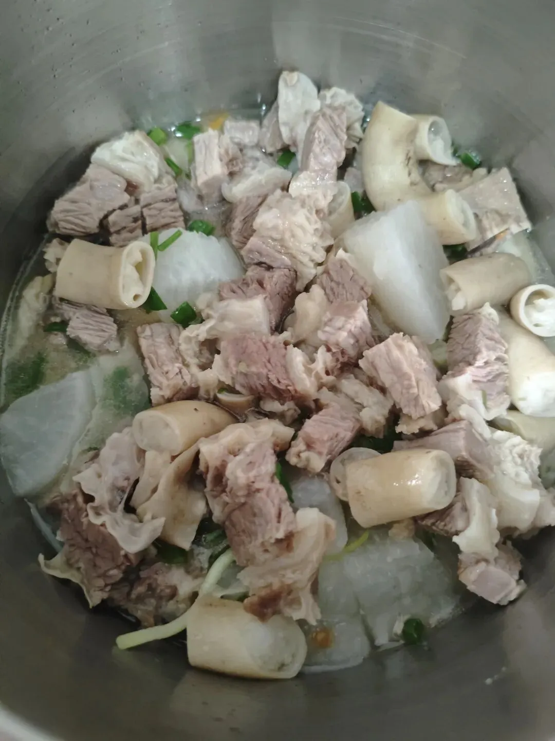 广东湛江,开发区源丰市场旁边的雷州牛腩店,原味,新鲜