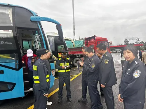 荥经县多部门联合开展旅游市场整治“雷霆”行动专项检查