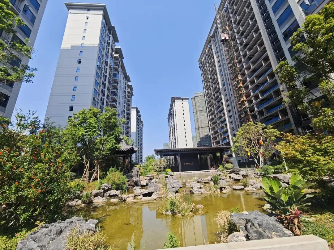 2026年下半年泸西房地产市场推演:从“造城”到“住城”,县域楼市的破局与分化