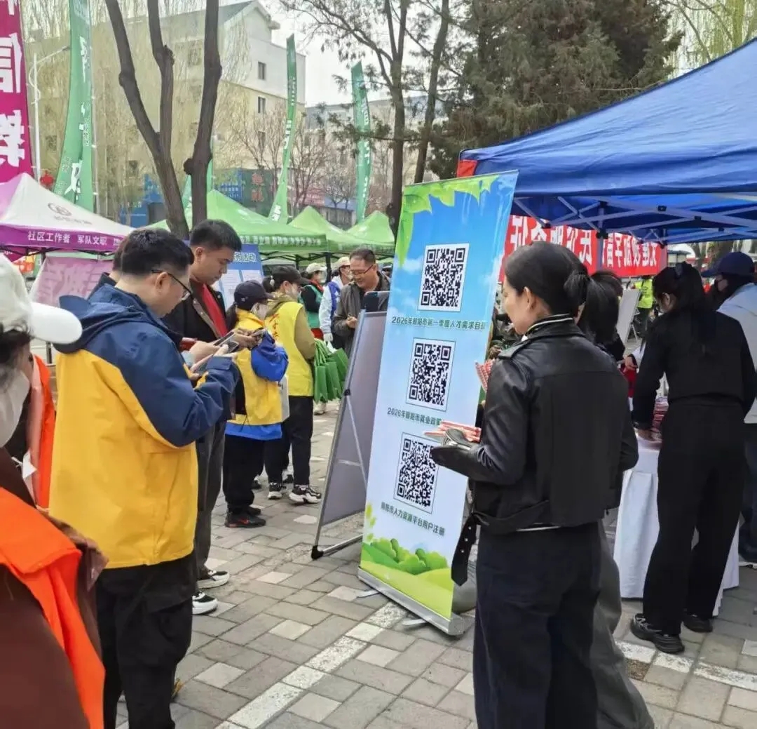 朝阳市在人力资源市场举办高校毕业生就业服务活动