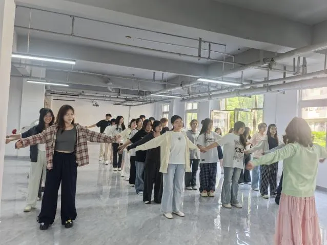 经济管理学院市场2501班成功举办“凝心聚力·携手同行”心理团辅活动