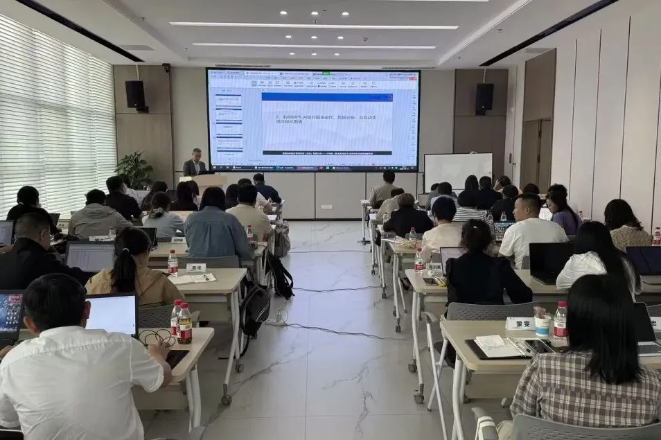 拥抱AI浪潮 赋能营销升级丨国药同济堂组织开展“AI赋能销售体系”专项培训