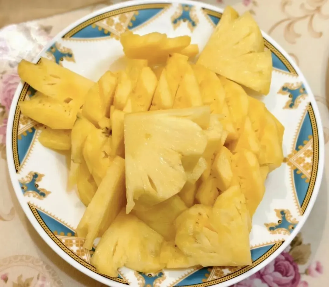 切开才发现!市场里这种菠萝,劝你别碰