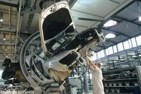 德国车企集体沦陷!中国市场失守引发连锁反应,欧洲汽车格局巨变