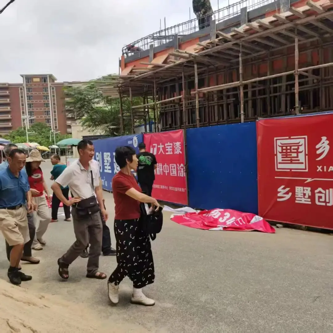 “深耕中国涂料市场34年”,大宝漆亮相全红婵老家自建房“广告墙”