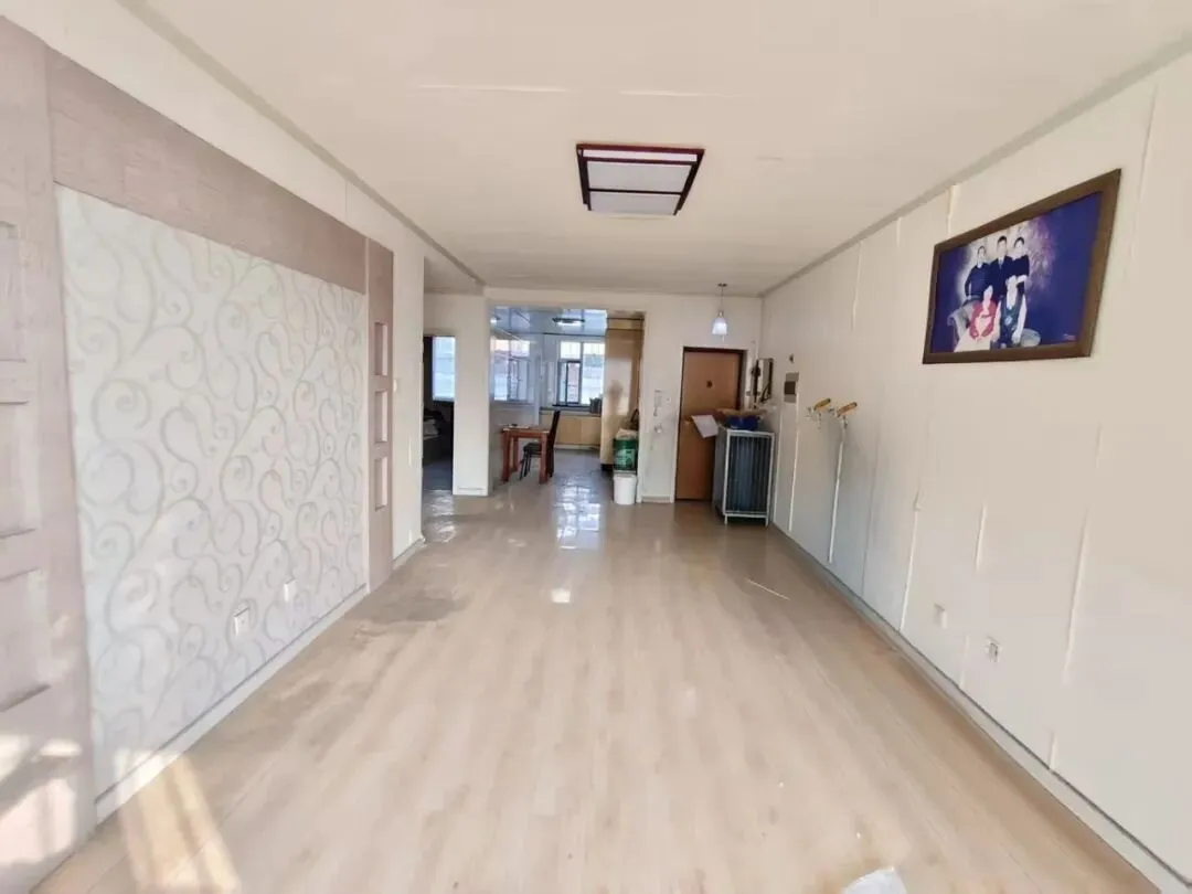 小营市场东,州民政局家属楼,二室一厅一卫,简单装修,1楼,91平米,25万,有钥匙