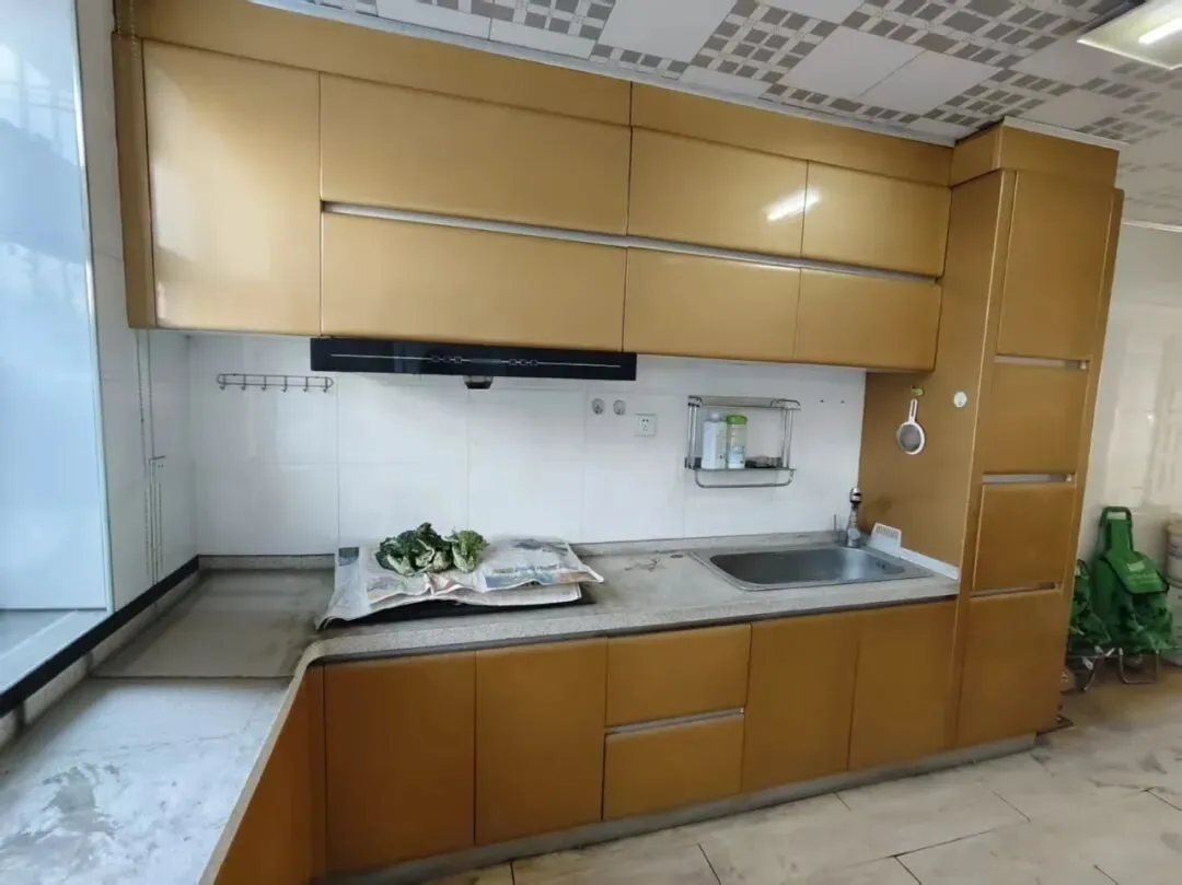 小营市场东,州民政局家属楼,二室一厅一卫,简单装修,1楼,91平米,25万,有钥匙