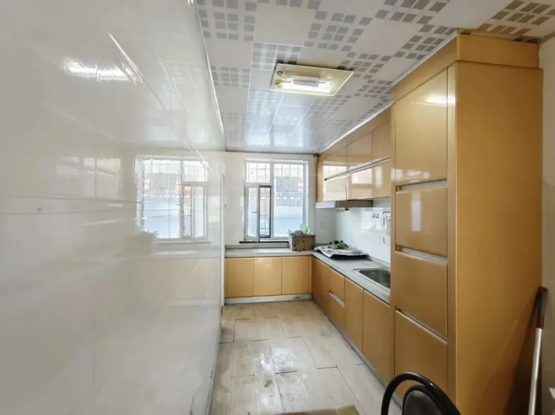 小营市场东,州民政局家属楼,二室一厅一卫,简单装修,1楼,91平米,25万,有钥匙