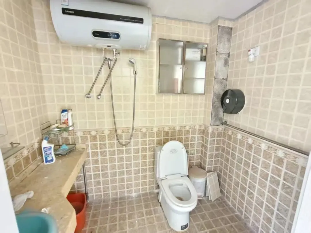 小营市场东,州民政局家属楼,二室一厅一卫,简单装修,1楼,91平米,25万,有钥匙