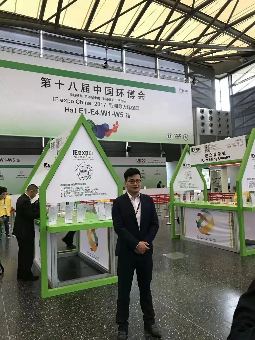 《点滴》环博会“辣妹热舞”营销,道尽环保圈小公司的无奈