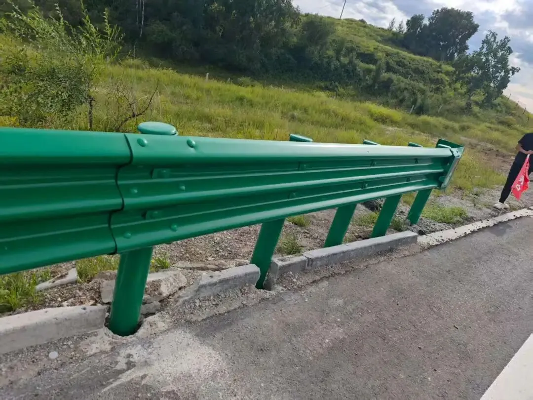 波形护栏详细规格、材质、适用路段及市场报价大全