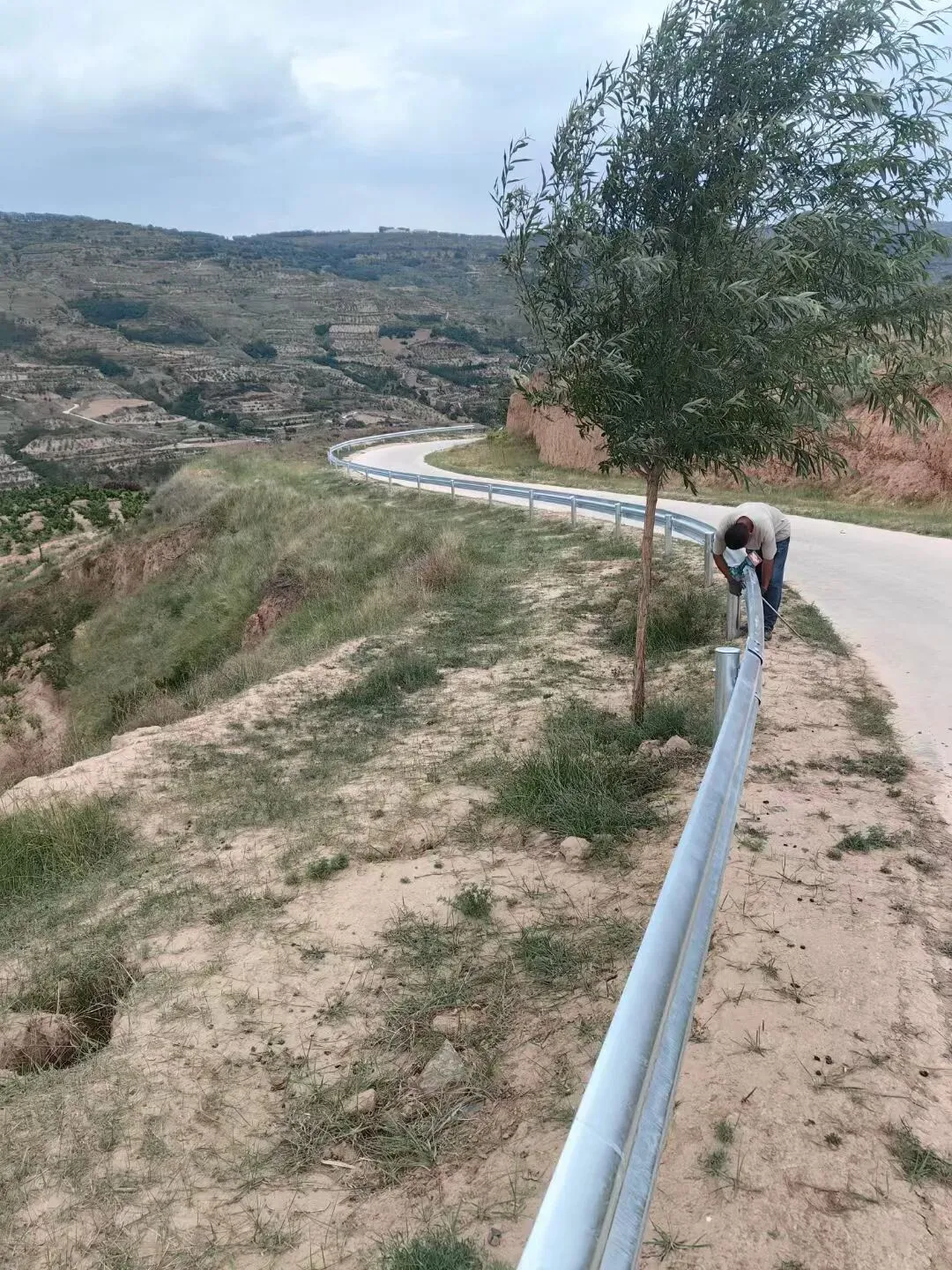 波形护栏详细规格、材质、适用路段及市场报价大全