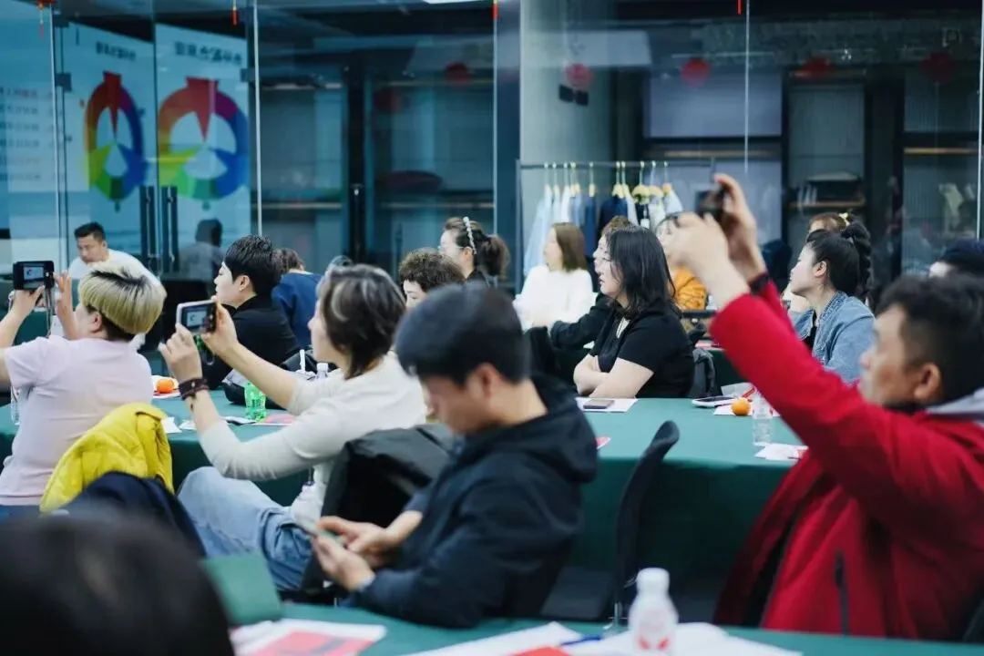 风锐视觉&五联商业 | 陈列搭配营销内训圆满落幕,100+品牌共赴增长之约!