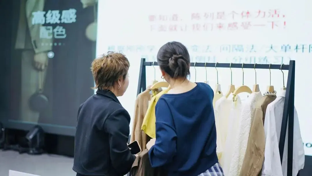 风锐视觉&五联商业 | 陈列搭配营销内训圆满落幕,100+品牌共赴增长之约!