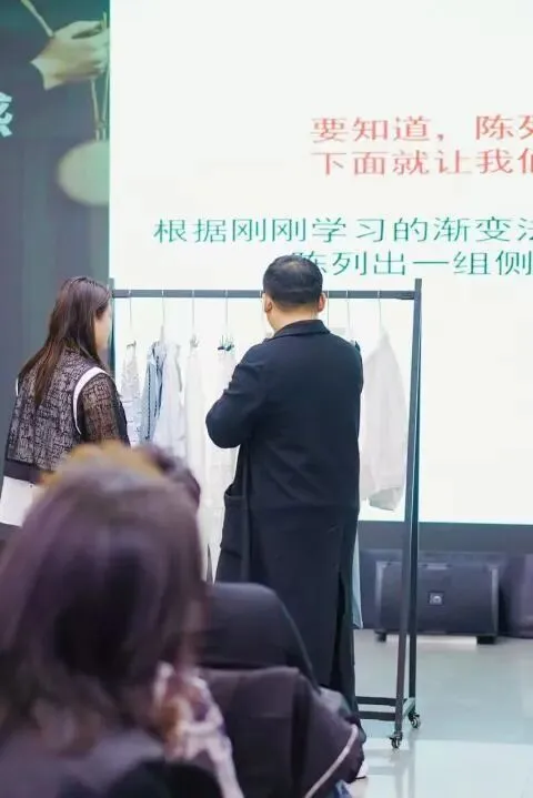 风锐视觉&五联商业 | 陈列搭配营销内训圆满落幕,100+品牌共赴增长之约!