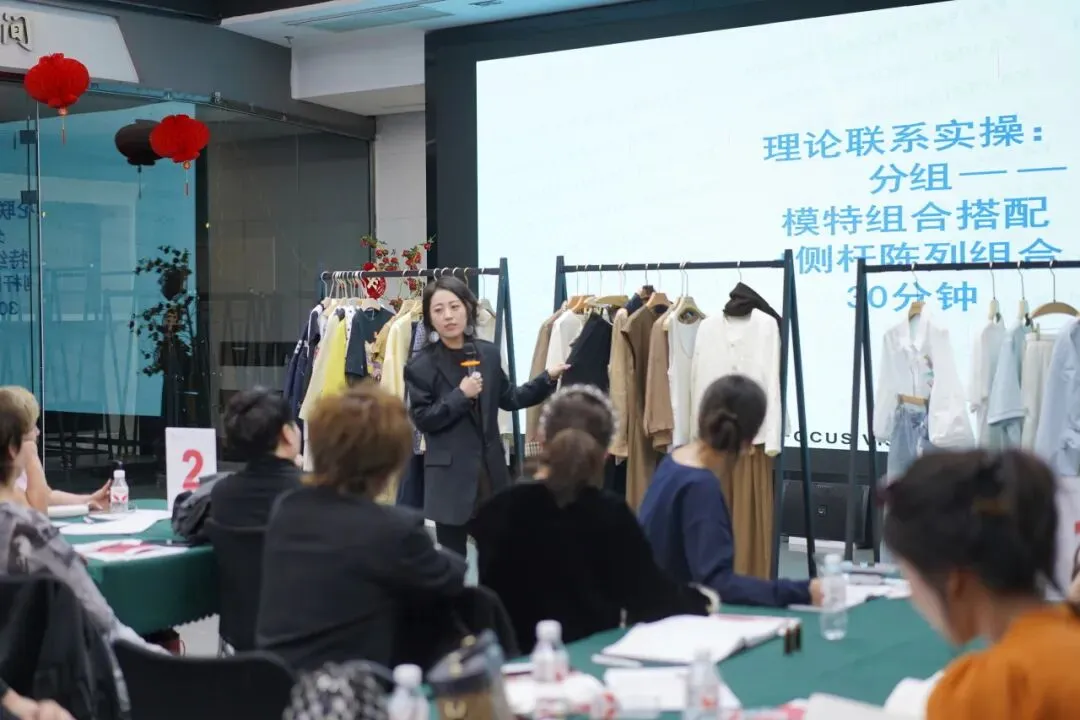 风锐视觉&五联商业 | 陈列搭配营销内训圆满落幕,100+品牌共赴增长之约!