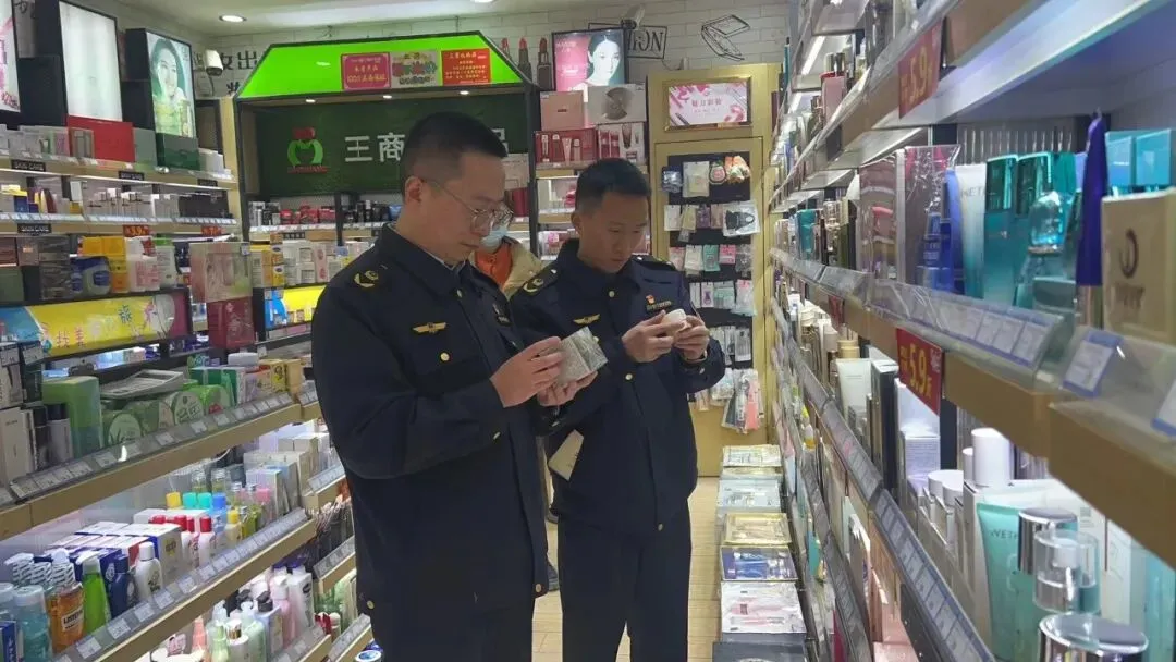 松潘县市场监督管理局扎实开展“五类”原特殊用途化妆品排查 守护公众用妆安全