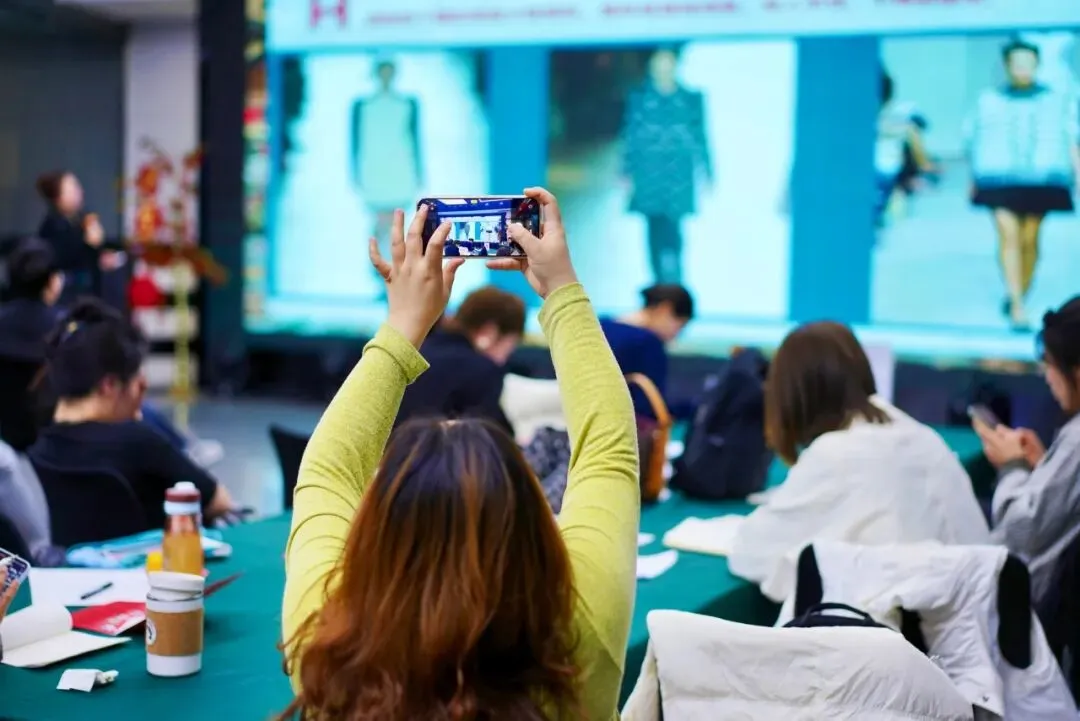 风锐视觉&五联商业 | 陈列搭配营销内训圆满落幕,100+品牌共赴增长之约!