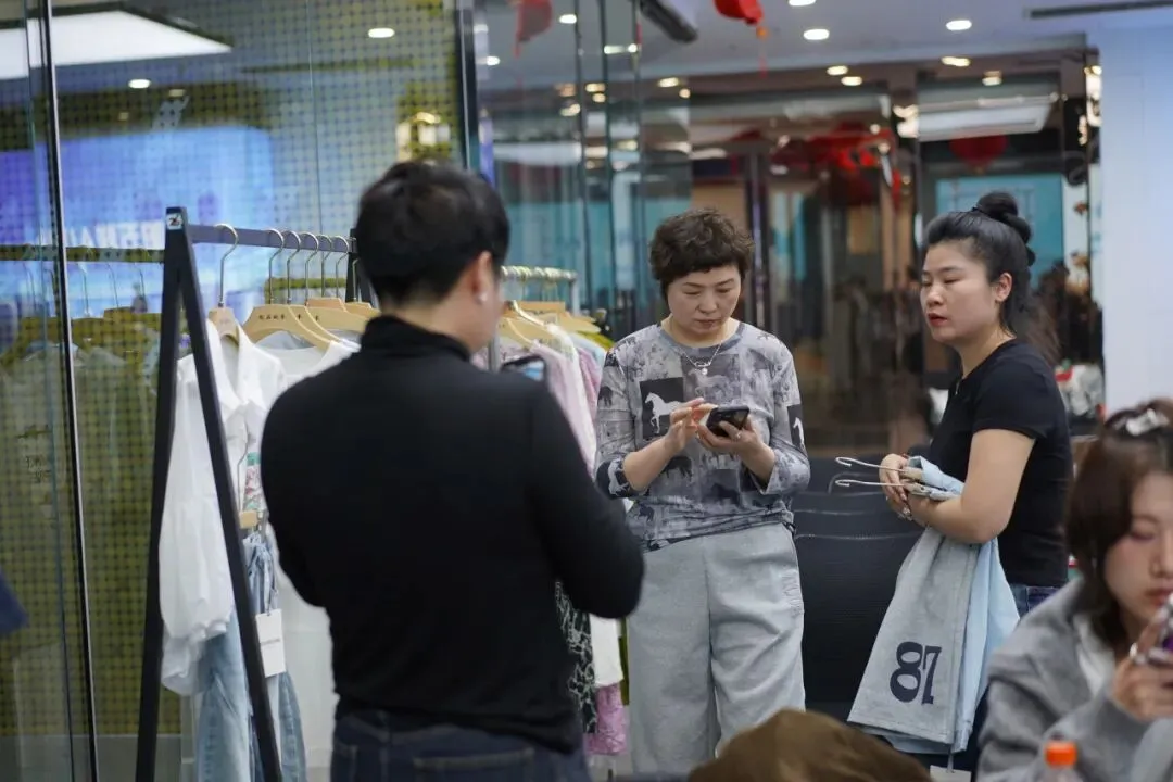 风锐视觉&五联商业 | 陈列搭配营销内训圆满落幕,100+品牌共赴增长之约!