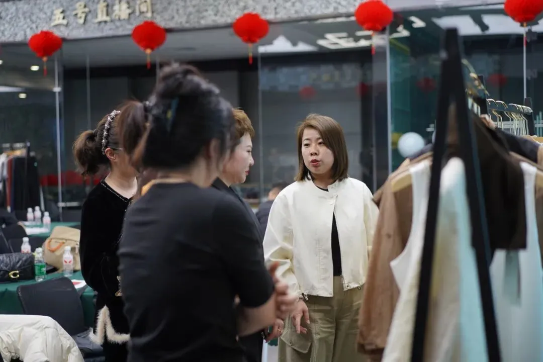 风锐视觉&五联商业 | 陈列搭配营销内训圆满落幕,100+品牌共赴增长之约!