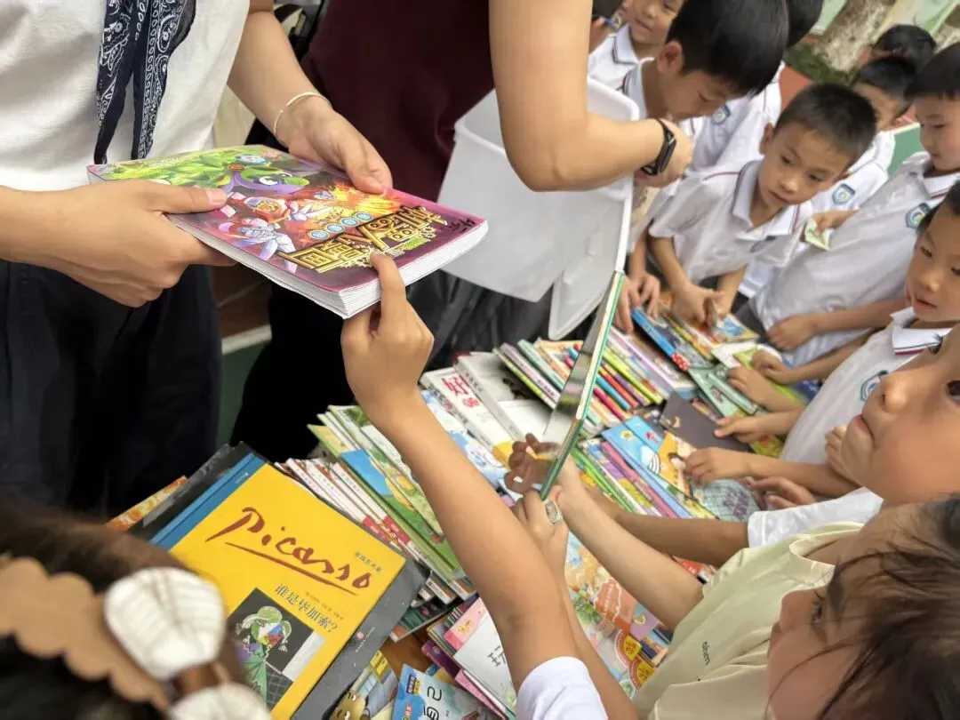 小市场,大爱心,一年级1班 跳蚤市场义卖暖心活动落幕!