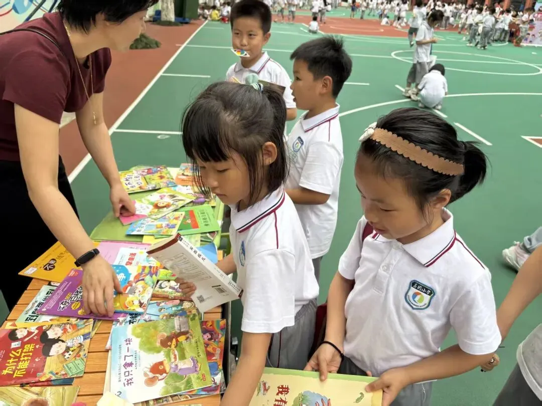 小市场,大爱心,一年级1班 跳蚤市场义卖暖心活动落幕!