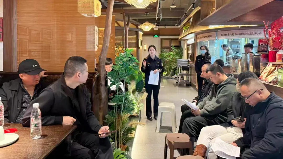 龙凤区市场监管局积极打造食品经营“示范店”