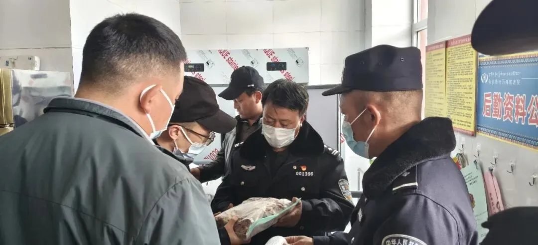杂多县公安局联合县市场监督管理局深入辖区敬老院食堂开展专项检查
