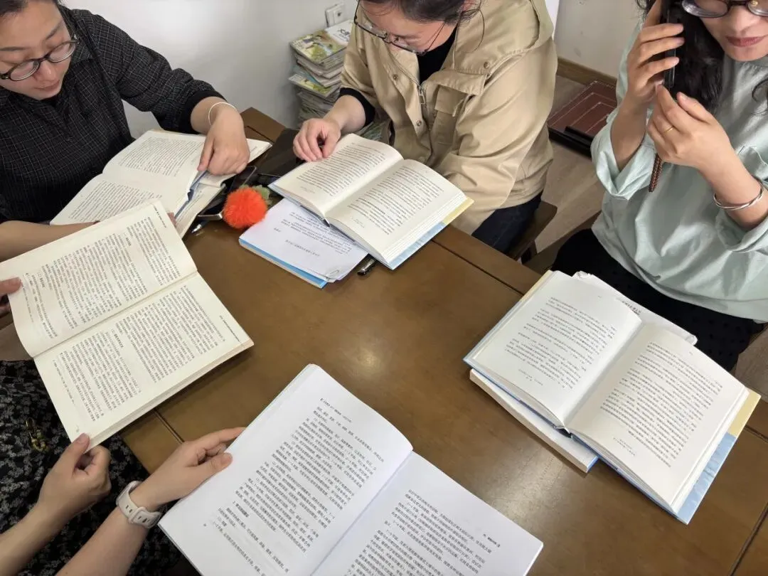 品读经典 润泽人生|市场小学“青藤书院”啃读坊四月份教师啃读活动