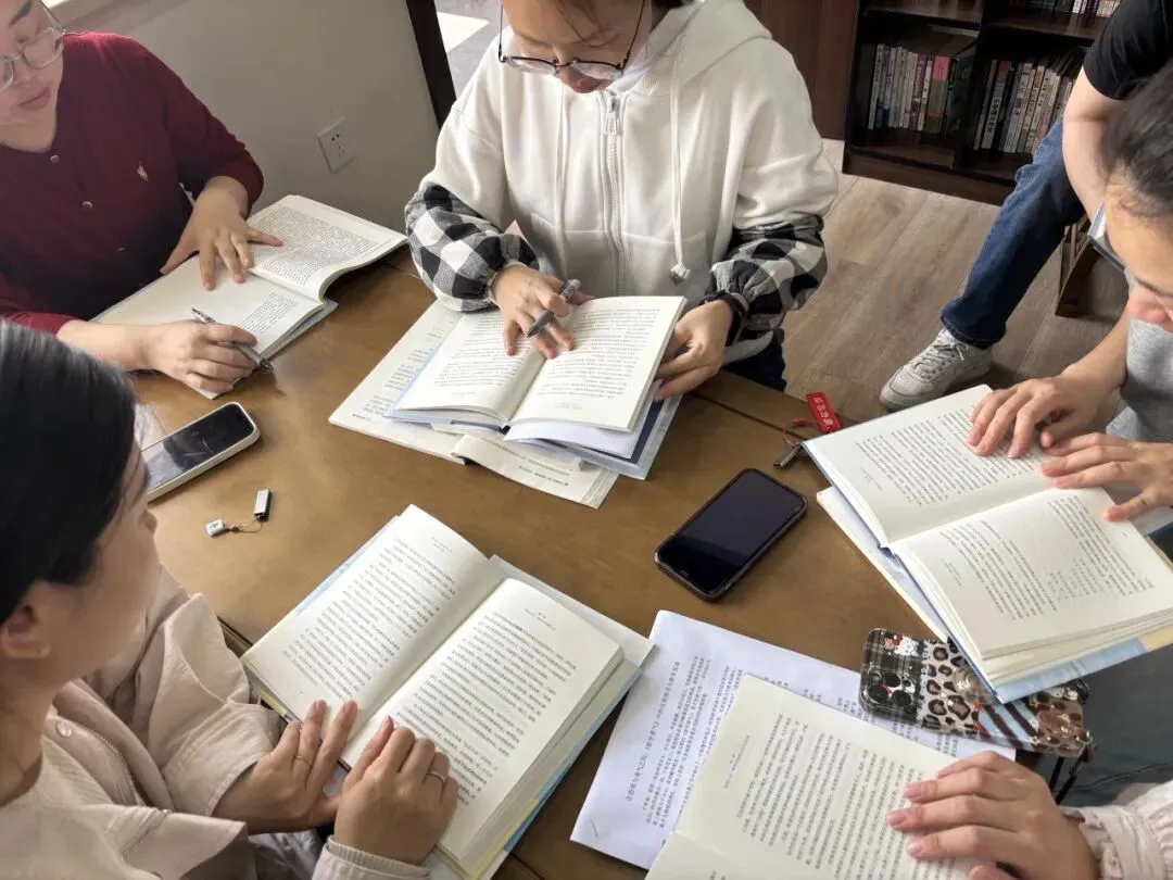 品读经典 润泽人生|市场小学“青藤书院”啃读坊四月份教师啃读活动