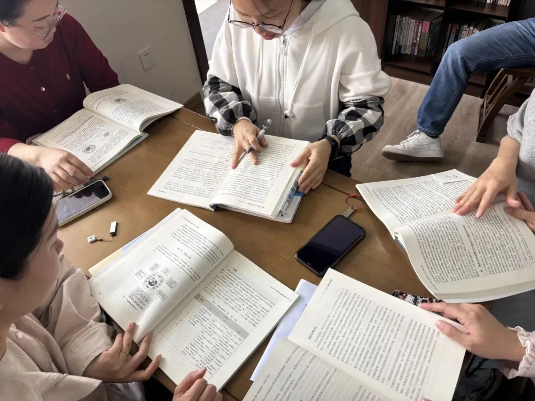 品读经典 润泽人生|市场小学“青藤书院”啃读坊四月份教师啃读活动