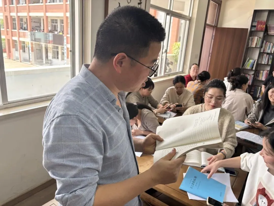 品读经典 润泽人生|市场小学“青藤书院”啃读坊四月份教师啃读活动