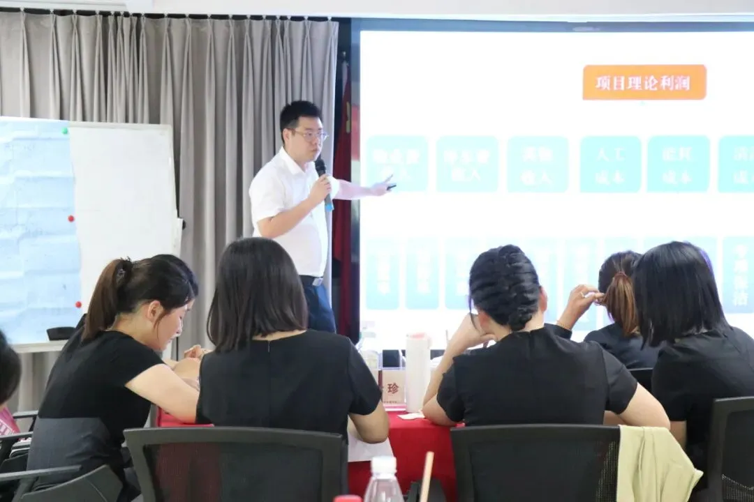 豪家标杆 || 从“跨界新人”到“市场舵手”——解码李奕承的“豪布斯卡式”成长