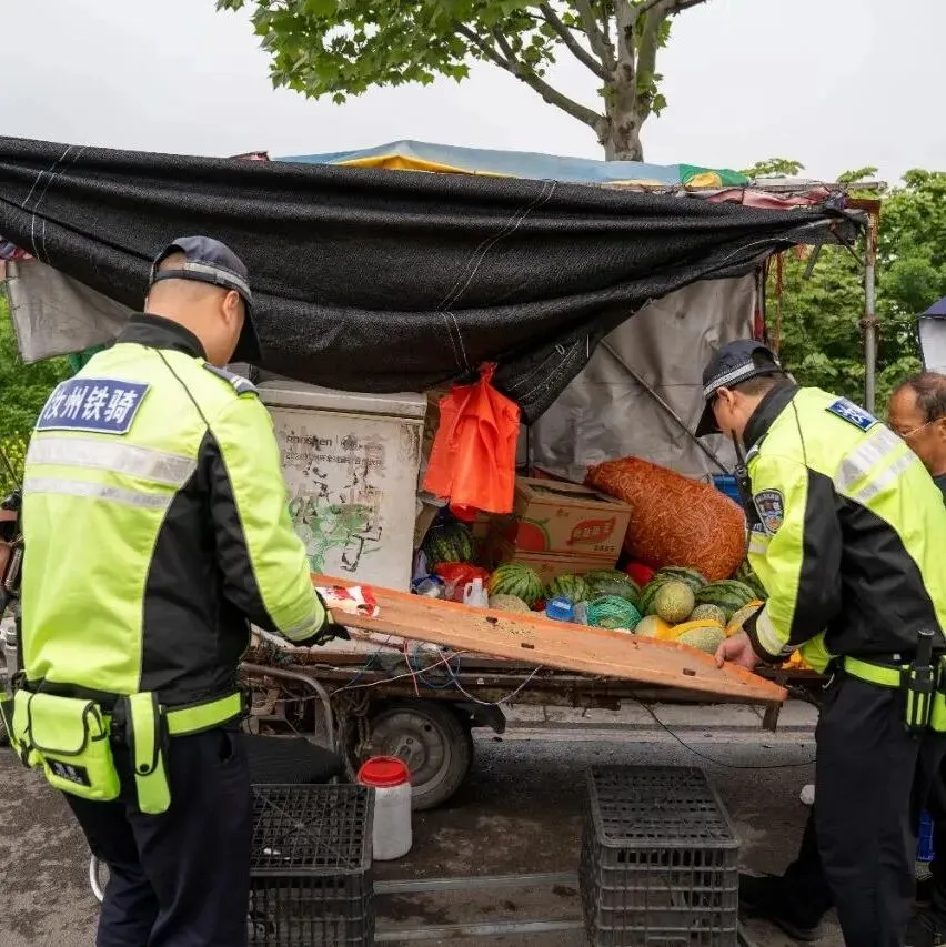 汝州交警整顿“马路市场”