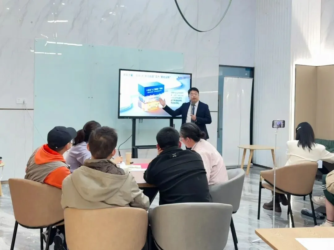 “麒麟育才计划”第二期AI营销实战沙龙在平潭成功举办