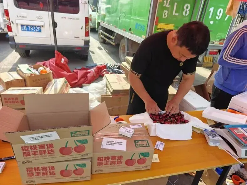 抢占“鲜”机!西南路综合市场樱桃季提前开启,甜蜜经济升温