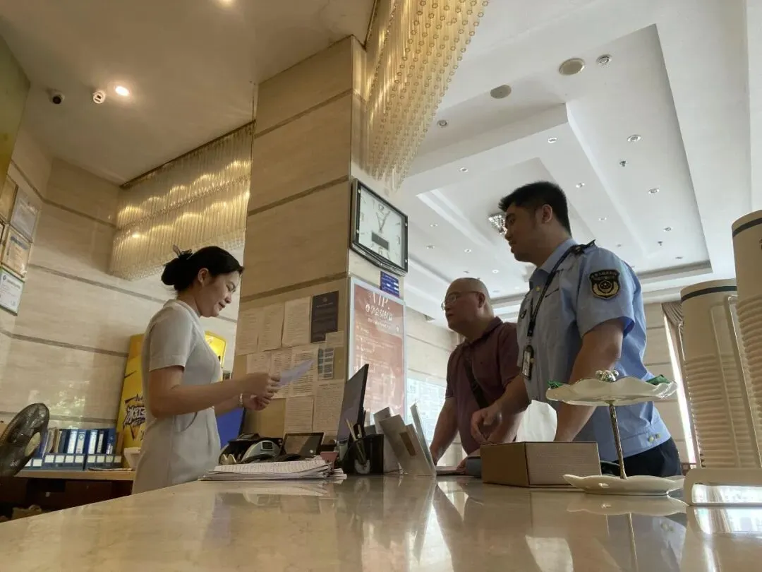 琼中县市场监管局开展“三月三”宾馆酒店价格及食品安全监管工作