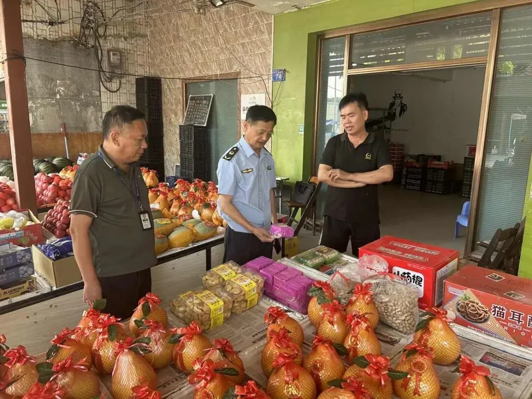 琼中县市场监管局开展“三月三”宾馆酒店价格及食品安全监管工作