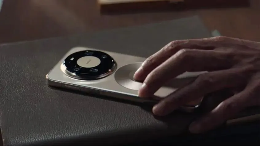 华为登顶国内手机市场 格局生变 换机逻辑重构?