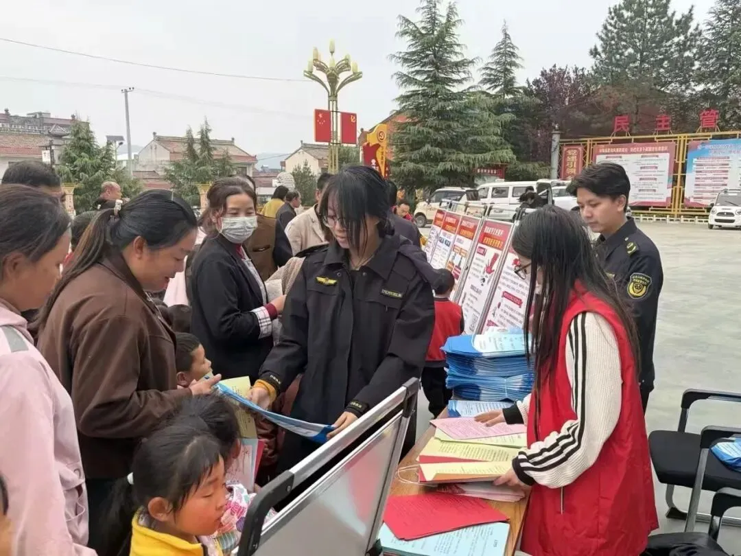 联合普法强意识 协同监管筑食安—东风市场监管所开展食品安全主题宣传活动