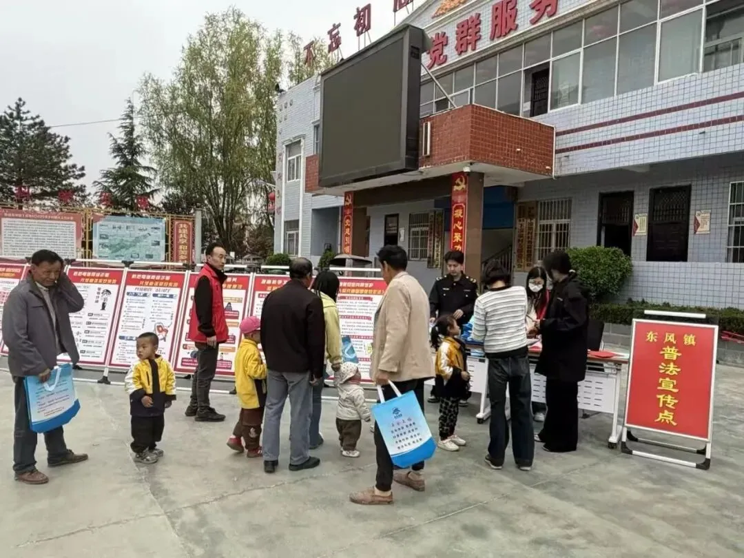 联合普法强意识 协同监管筑食安—东风市场监管所开展食品安全主题宣传活动