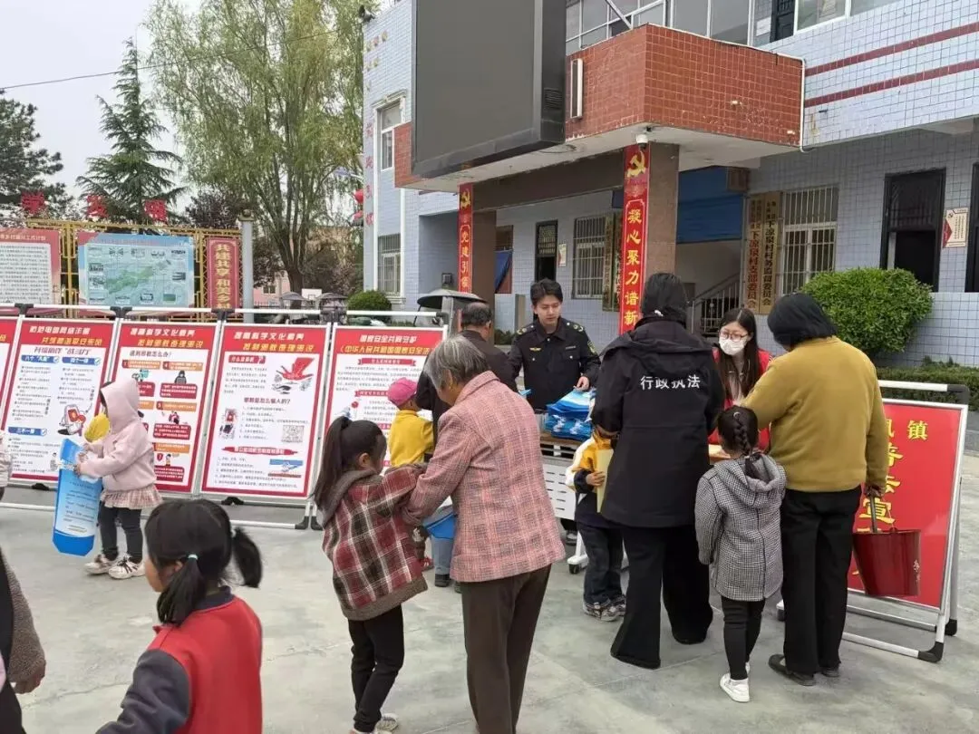 联合普法强意识 协同监管筑食安—东风市场监管所开展食品安全主题宣传活动