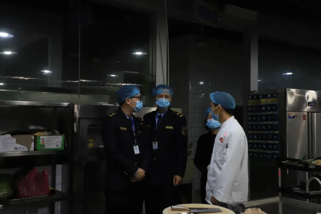 湖口县市场监督管理局开展“随机查餐厅”活动