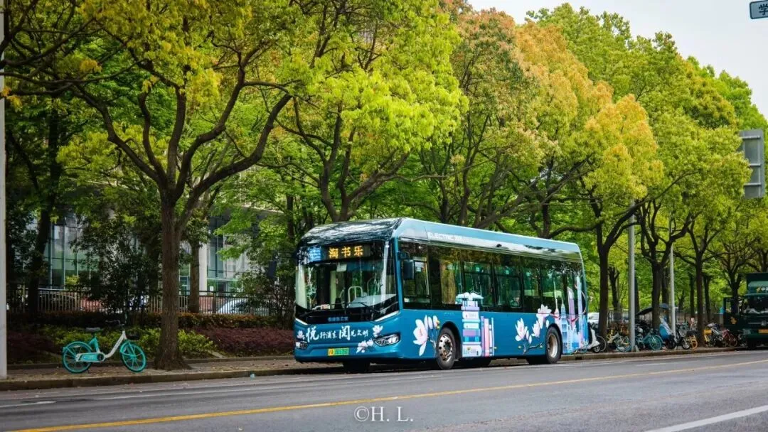 巴士营销 | 这些城市,把公交车变成了流动的书香血脉