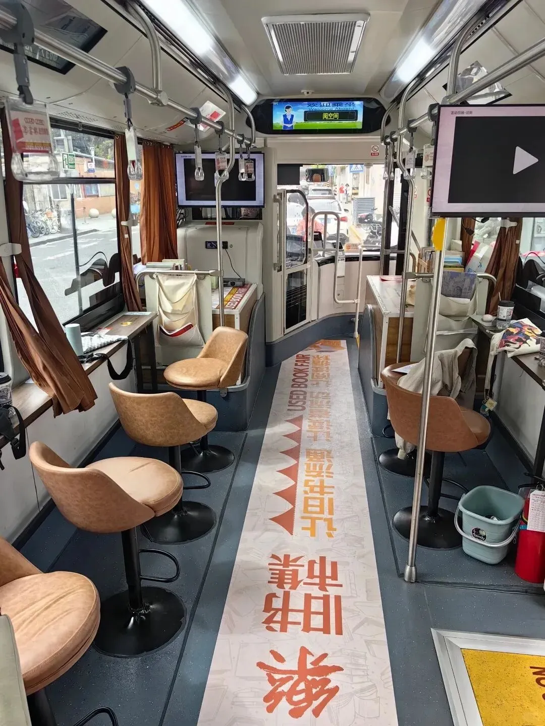 巴士营销 | 这些城市,把公交车变成了流动的书香血脉