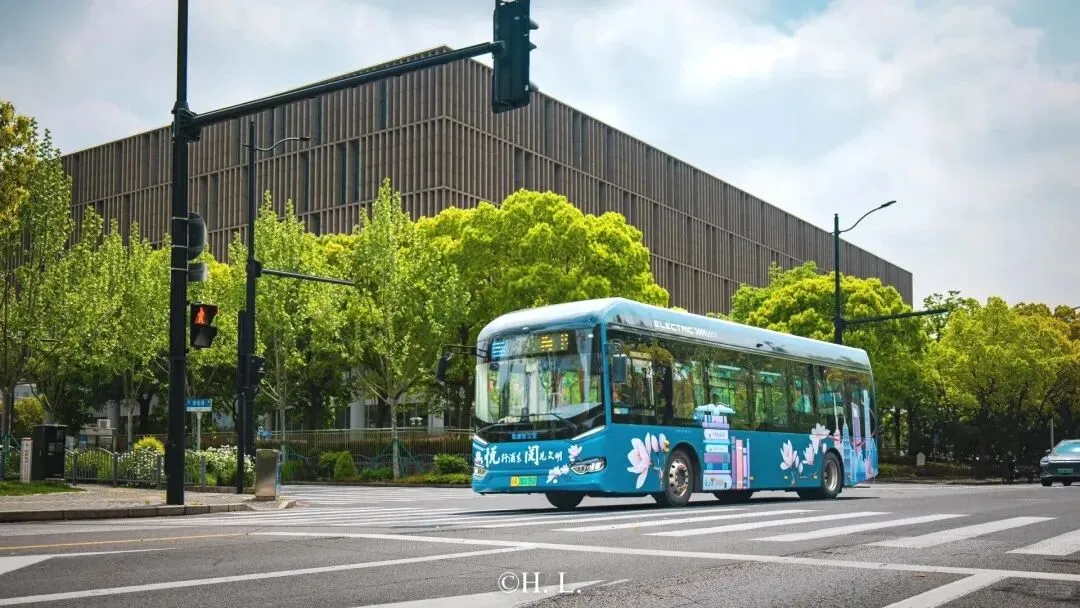 巴士营销 | 这些城市,把公交车变成了流动的书香血脉