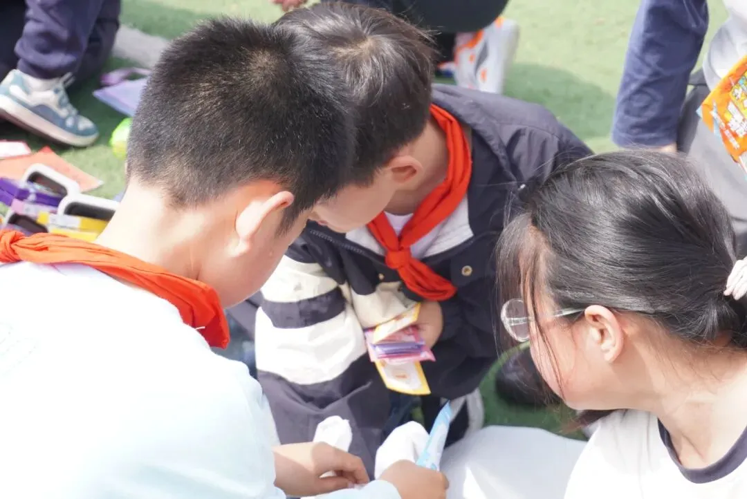 《小市场·大德育》 —我是MAN掌柜 ——华山小学三年级“跳蚤”火热开市!