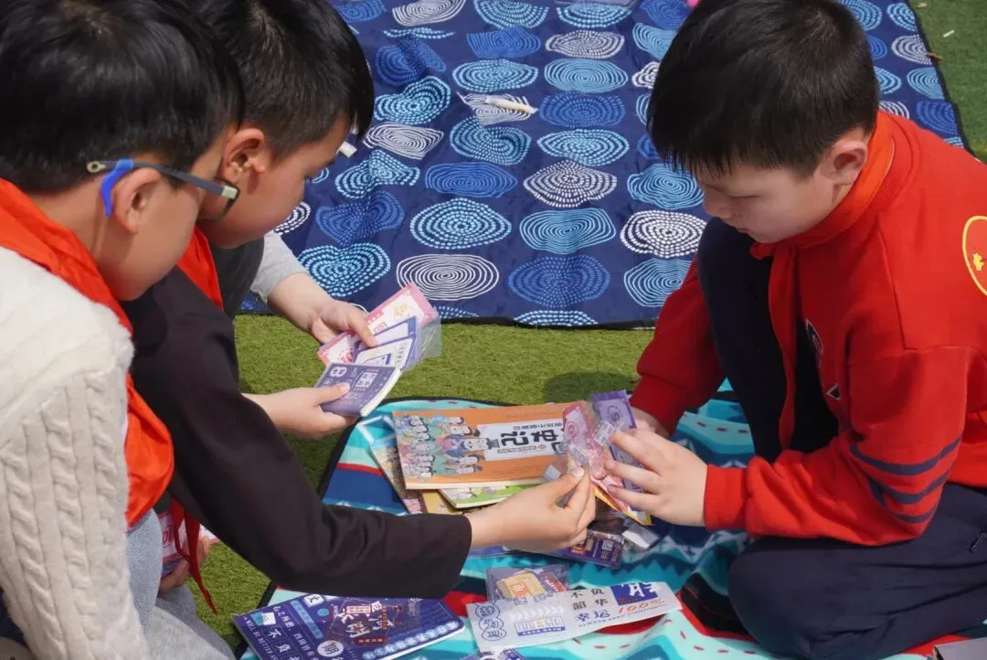 《小市场·大德育》 —我是MAN掌柜 ——华山小学三年级“跳蚤”火热开市!