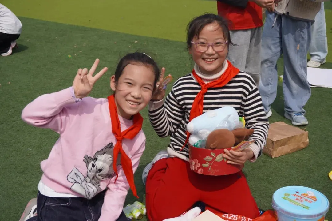 《小市场·大德育》 —我是MAN掌柜 ——华山小学三年级“跳蚤”火热开市!